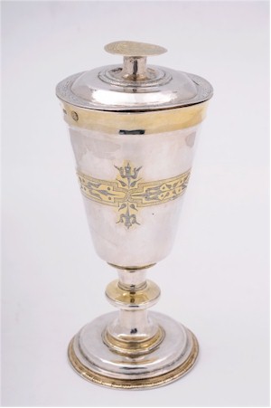 An Elizabeth I communion goblet and paten (FS15/114), inscribed to the church wardens of St Petrock by the Parish of St Kerrian, sold at £16,000.